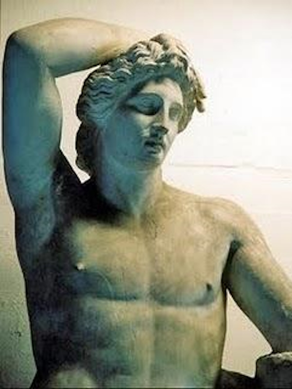 Κλεμμένα ελληνικά αγάλματα κυκλοφορούν άφθονα στο εξωτερικό. Στη Σουηδία κοντά στη Στοκχόλμη , υπάρχει ένα μουσείο αρχαίας ελληνικής τέχνης, γεμάτο με αρχαία ελληνικά αγάλματα! Ένα μικρό αγαλματάκι κοστίζει 19.000 ευρώ.