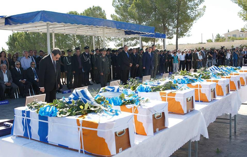 Δίχως (πραγματική) τιμὴ στοὺς ἥρωες...!!!1