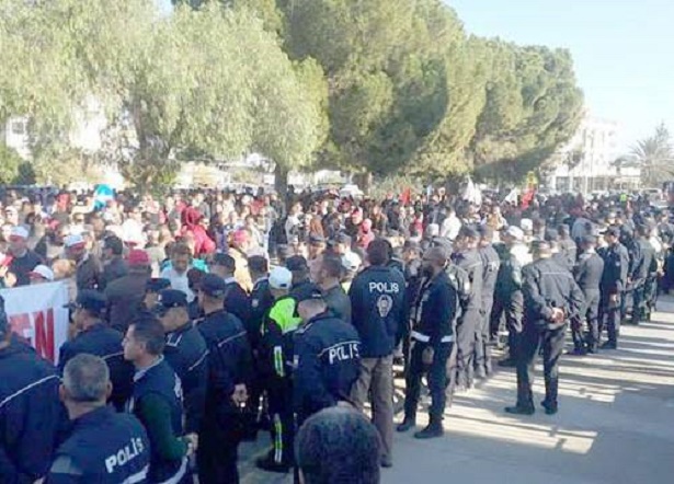 Ξεσηκώθηκαν οἱ Τουρκοκύπριοι γιὰ τὴν διαφορὰ ...ὥρας!!!2