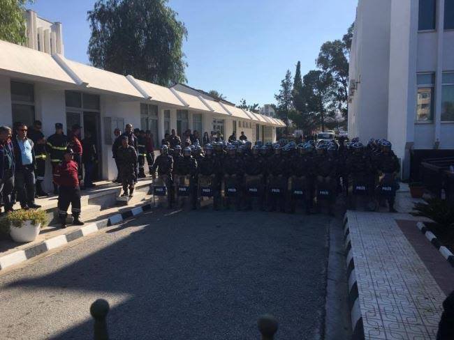 Ξεσηκώθηκαν οἱ Τουρκοκύπριοι γιὰ τὴν διαφορὰ ...ὥρας!!!4