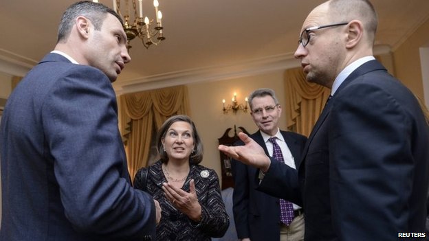Ms Nuland and Mr Pyatt (centre) met Ukrainian opposition leaders Vitaly Klitschko (L) and Arseny Yatsenyuk (R) on Thursday