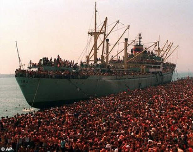 Γιά τούς Ἕλληνες θά κάνετε κάτι ἤ μόνον τους ἀλλοδαπούς θά φροντίζετε;;;