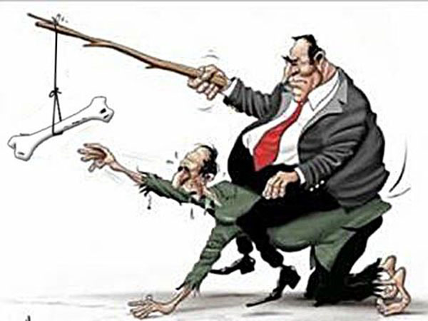 Ἕνα κόκκαλο βρὲ Πατριῶτες....2