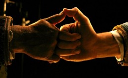 Ἡ σύγκρουσις δύο κόσμων…