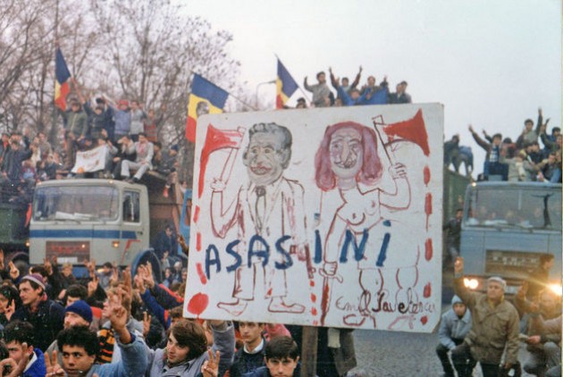 Ο Νικολάε Τσαουσέσκου και η σύζυγός του Ελενα, όπως τους έβλεπαν οι εξεγερμένοι Ρουμάνοι το 1989