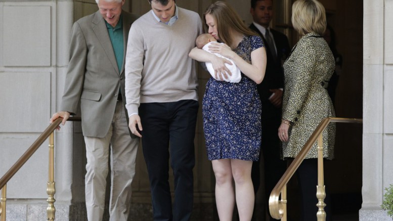 Former US president Bill Clinton (2-R), Chelsea Clinton (L) carrying her new baby Aidan Clinton Mezvinsky, her husband Mark Mezvinsky (2-L) and US Democratic presidential candidate Hillary Clinton (R) leave Lenox Hill Hospital in New York, New York, USA, 20 June 2016. EPA, ANDREW GOMBERT 