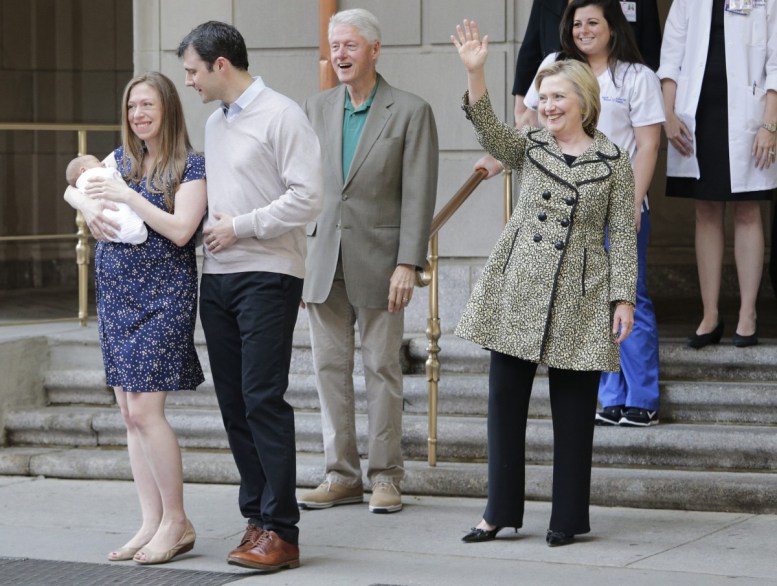 Former US president Bill Clinton (2-R), Chelsea Clinton (L) carrying her new baby Aidan Clinton Mezvinsky, her husband Mark Mezvinsky (2-L) and US Democratic presidential candidate Hillary Clinton (R) leave Lenox Hill Hospital in New York, New York, USA, 20 June 2016. EPA, ANDREW GOMBERT Former US president Bill Clinton (2-R), Chelsea Clinton (L) carrying her new baby Aidan Clinton Mezvinsky, her husband Mark Mezvinsky (2-L) and US Democratic presidential candidate Hillary Clinton (R) leave Lenox Hill Hospital in New York, New York, USA, 20 June 2016. EPA, ANDREW GOMBERT 