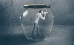 Μιλώντας καθαρὰ κι ἀνοικτά…