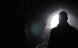 Ξεχνώντας τὰ περιττά…
